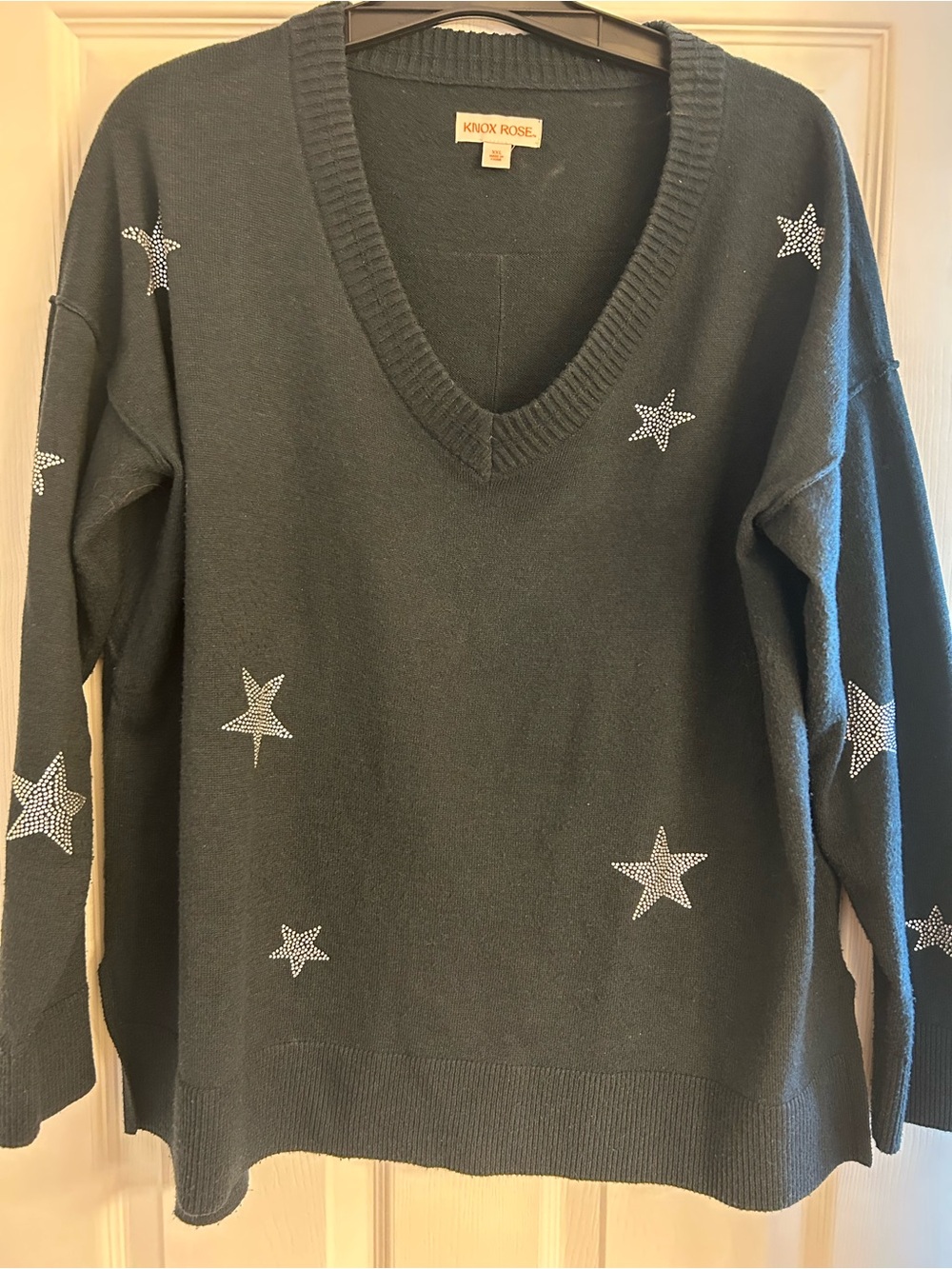 Knox Rose Women's Navy V-Neck Star Embellished Sweater